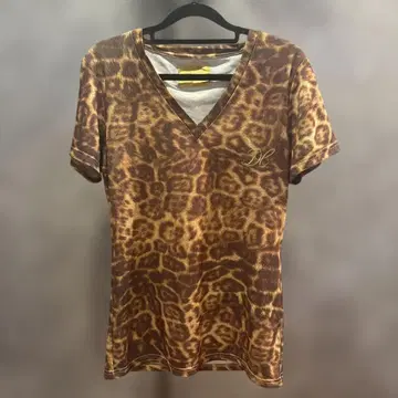 DRESS CAMP 레오파드 무늬 V넥 티셔츠