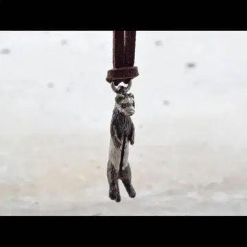 무력 페렛 펜던트