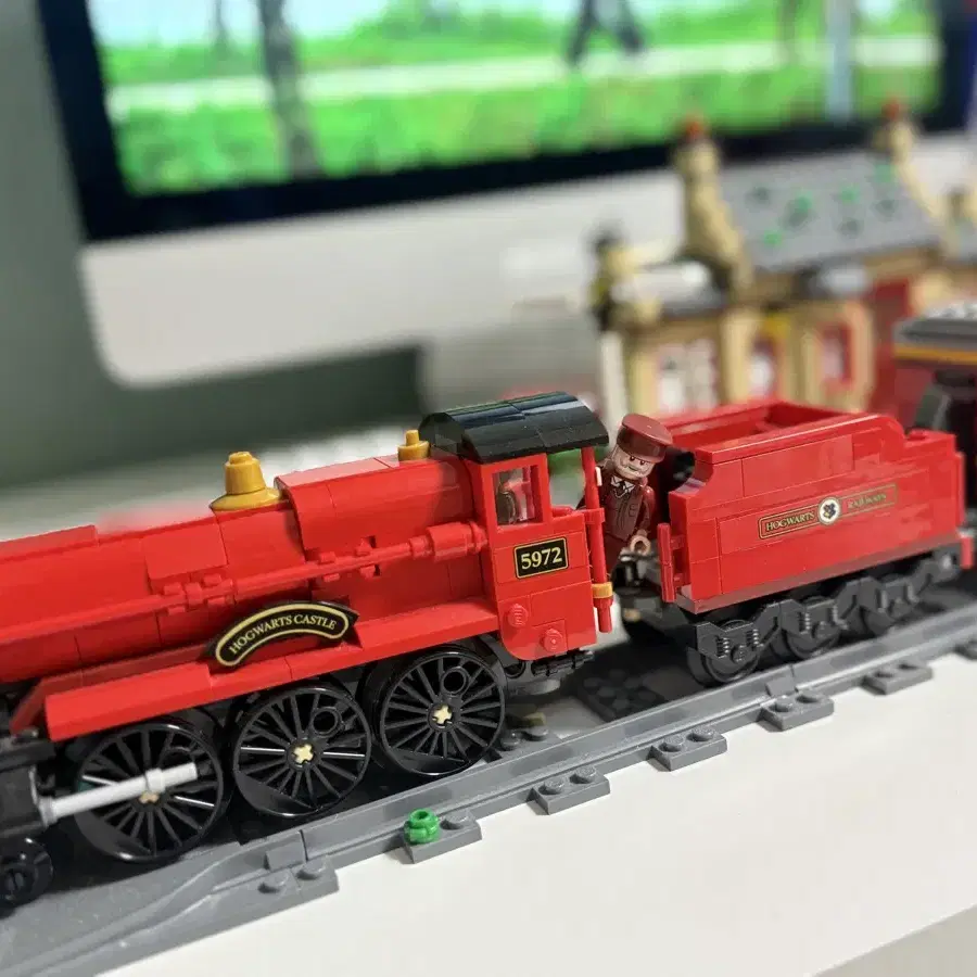 yuri Lego Harry Potter Hogwarts Express and Train Station (76423