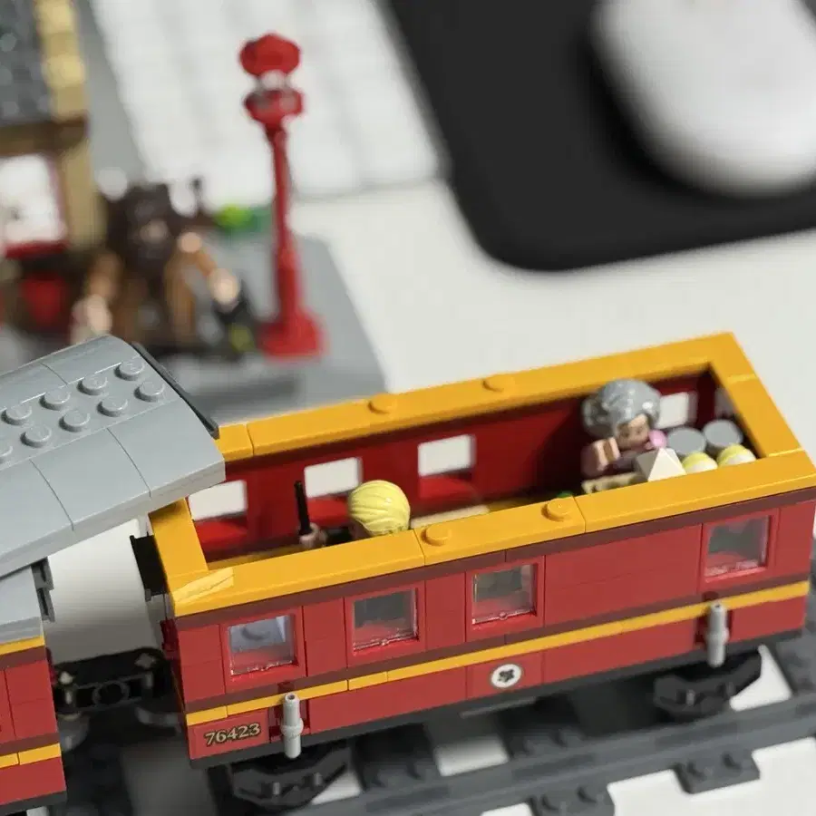 yuri Lego Harry Potter Hogwarts Express and Train Station (76423