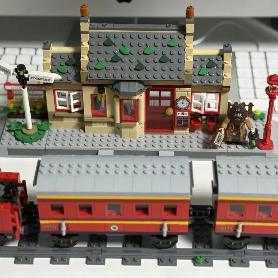 yuri Lego Harry Potter Hogwarts Express and Train Station (76423