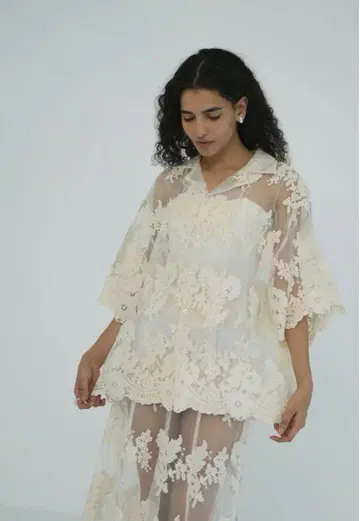 CLANE SHEER FLOWER LACE SHIRTS 사이즈 1