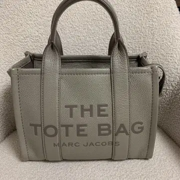 마크제이콥스 THE TOTE BAG 스몰 그레이지