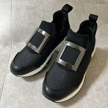새상품급 엔챈티드 통굽 스니커즈 메탈 버클 22.5cm 우천 겸용