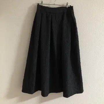 엠보싱 자카드 스커트