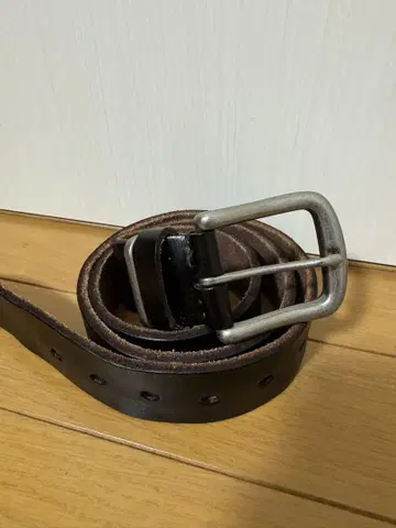 브라운 가죽 벨트