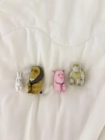 동물 피규어 세트 (토끼, 사자, 돼지, 고릴라)