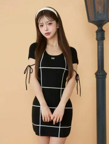 Darich 다리치 백 오픈 스티치 미니 원피스