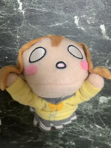 구니키다 하나마루 누워 있는 봉제 인형