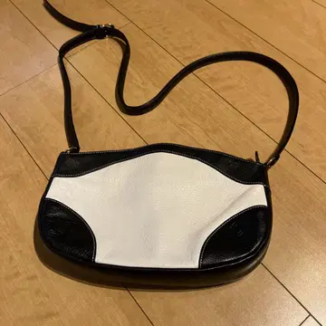 로베르타 숄더백