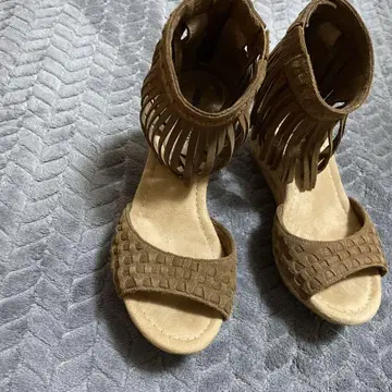 MINNETONKA 웨지솔 앵클 프린지 샌들
