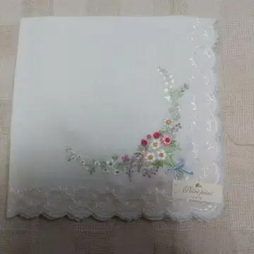 포원포원 손자수 손수건 장미 꽃 화이트