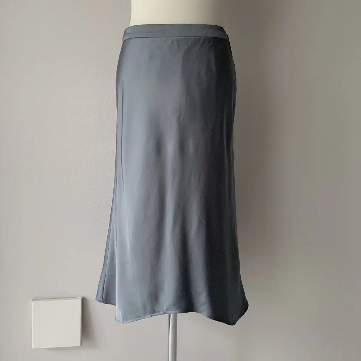 Hug Your Skin Strap Layered Midi Skirt Charcoal on Bunjang