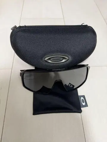 Oakley SUTRO 케이스 포함