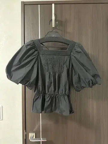 스나이델 퍼프 슬리브 블라우스