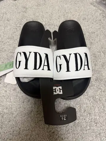 GYDA 샌들