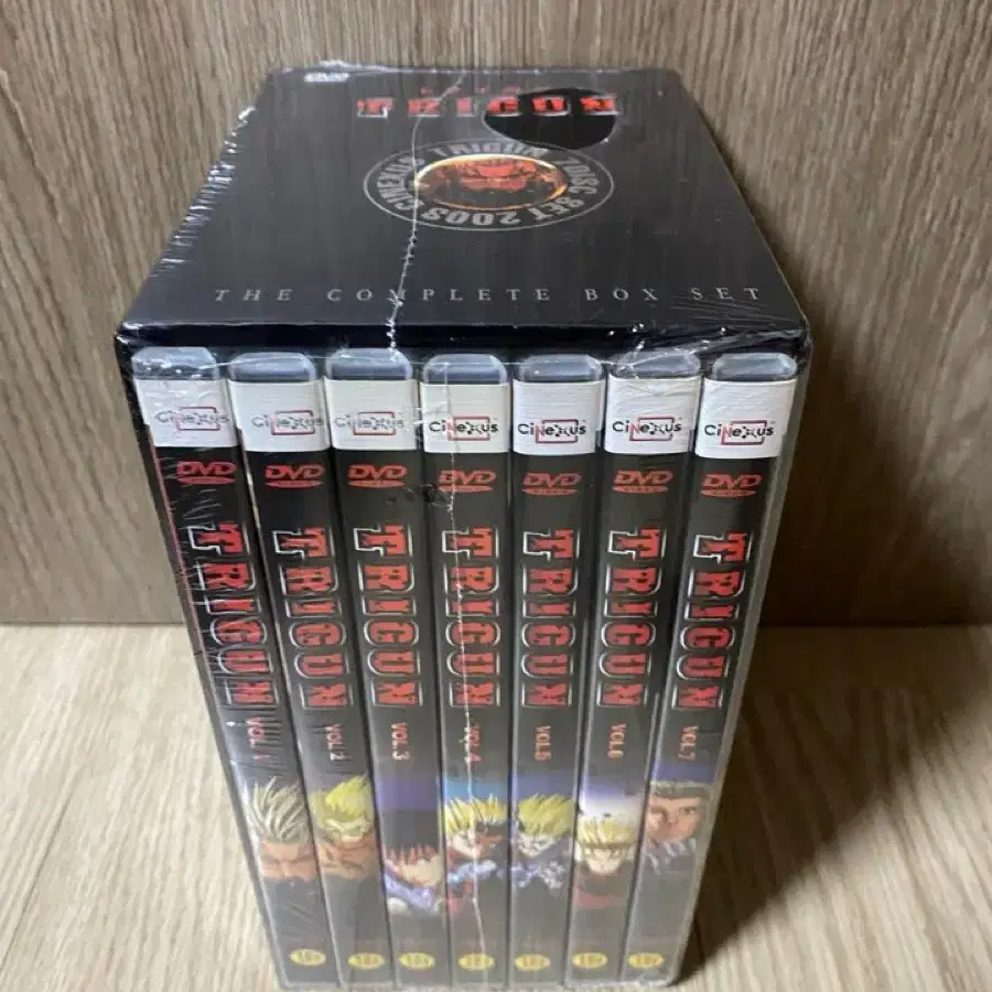 TRIGUN DVD-BOX〈限定生産・7枚組〉 Amazon.co.jp: TRIGUN DVD-BOX LIMITED EDITION : 小野坂昌也