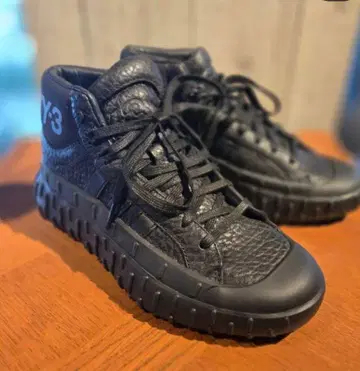 Y-3 새상품 하이컷 스니커즈 37