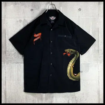 백족 착용 Harley Davidson 컬러 셔츠 스네이크