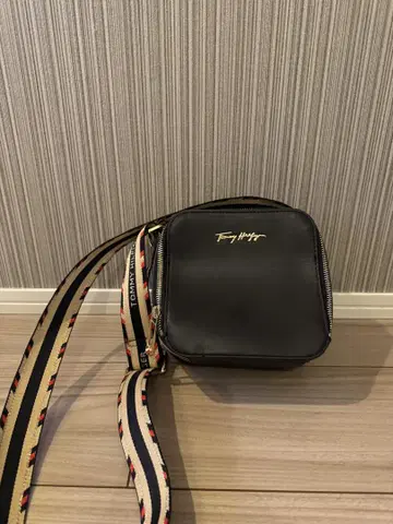 Tommy Hilfiger 블랙 숄더백