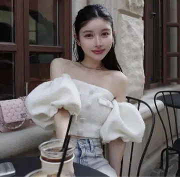 darich 홀터넥 오프숄더 트위드 상의 화이트