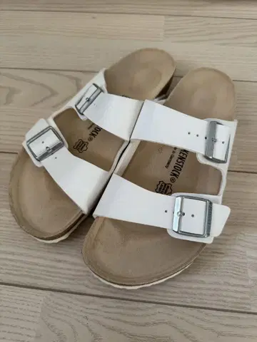 BIRKENSTOCK 화이트 샌들 42