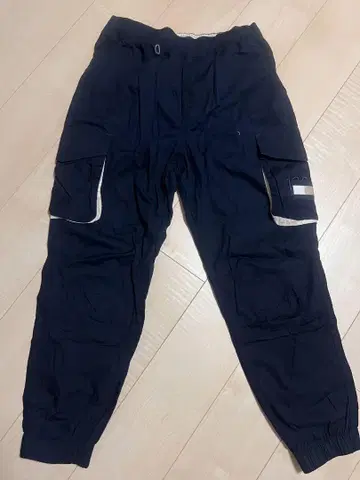 TommygHilfiger 카고 팬츠 포켓 부착