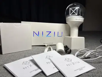 NIZIU 공식 라이트 스틱 화이트
