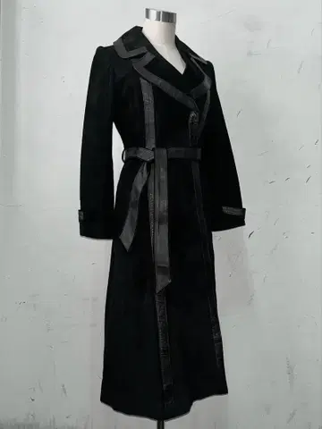 사용된 스웨이드 가죽 코트