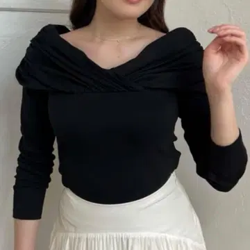 그녀의 입술과 2웨이 숄더 러시드 톱