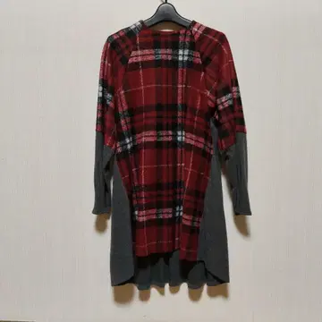 빨간색과 그레이 체크 무늬 긴팔 튜닉