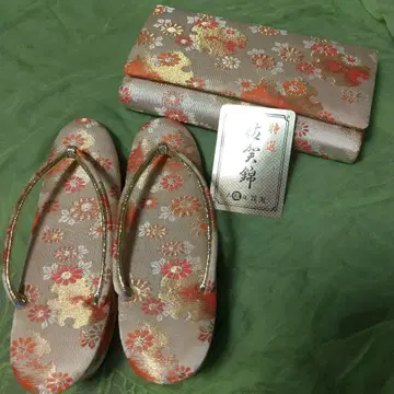 꽃무늬 조리 골드 컬러 자수