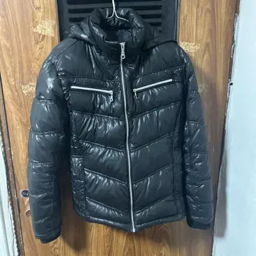 블랙 후드 부착 다운 자켓 계절이 지났기 때문에 이 가격으로 판매합니다!