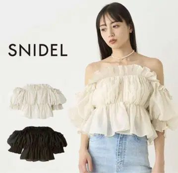 SNIDEL 볼륨 개더 프릴 오프숄더 블라우스