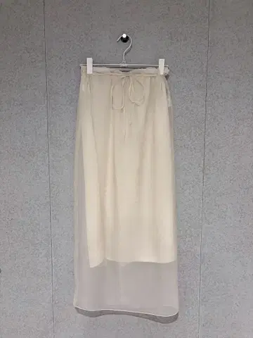 LOWRYS FARM 아이보리 쉬폰 롱 스커트