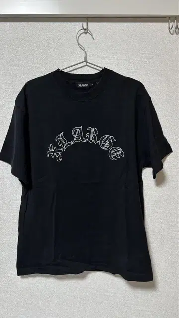 LARGE 블랙 티셔츠 M 사이즈
