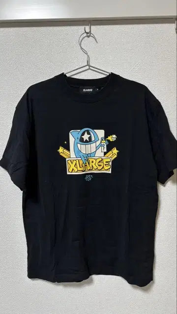 XLARGE 그래픽 프린트 티셔츠 블랙