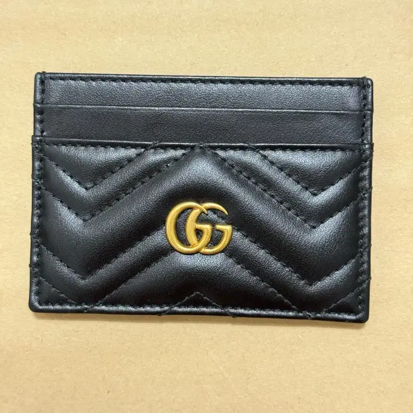 ＊GUCCI＊ GGマーモント チェーンウォレット 関税・送料込み グッチグッチシマ 長財布 黒 ゴールド金具 レディース カーフ
