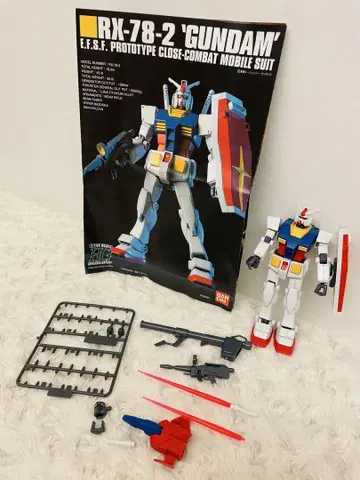 RX-78-2 'GUNDAM' 프라모델 부속품 포함