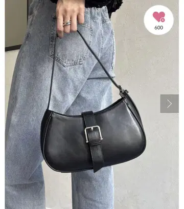 벨트가 달린 싱글 핸들 백