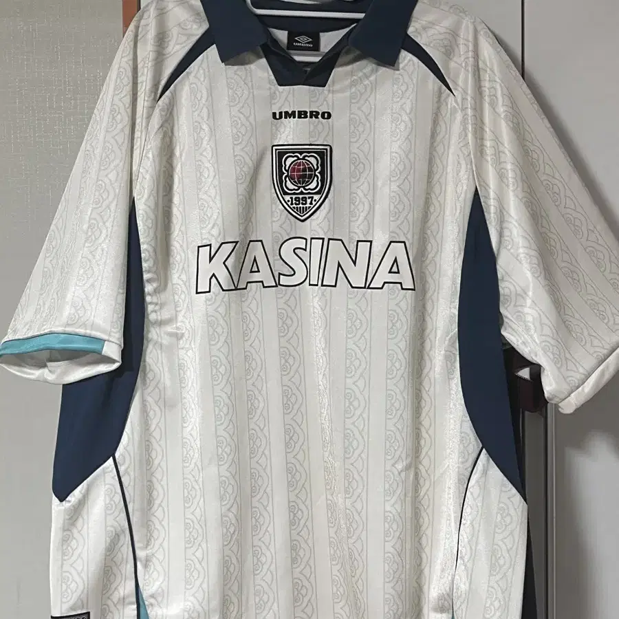 【UMBRO】 UMBRO X KASINA 1997 Football Jersey Ivory Umbro Mens Ivory - Adult Kasina 1997 Football Jersey - Umbro