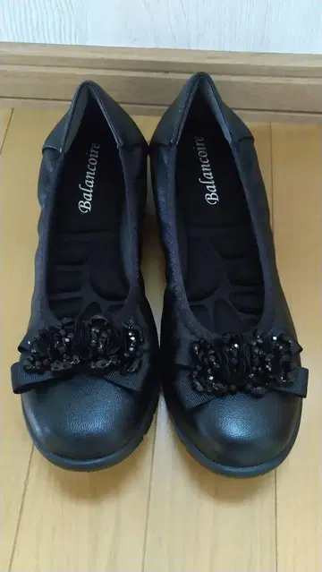 Balancoire 경량 펌프스 블랙 비즈 장식