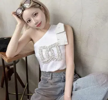 다리치 빅 리본 원숄더 탑 화이트