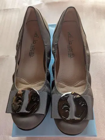 laverita 리본 포함 플랫 슈즈 그레이 23.5cm