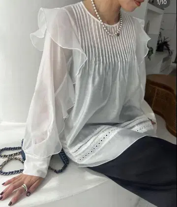 컨디션 최상 bow.a 보우에 오간자 프릴 레이스 핀턱 블라우스 F