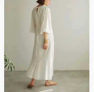 에메르 리파인즈 EM 카라미 스트라이프 퍼프 슬리브 원피스