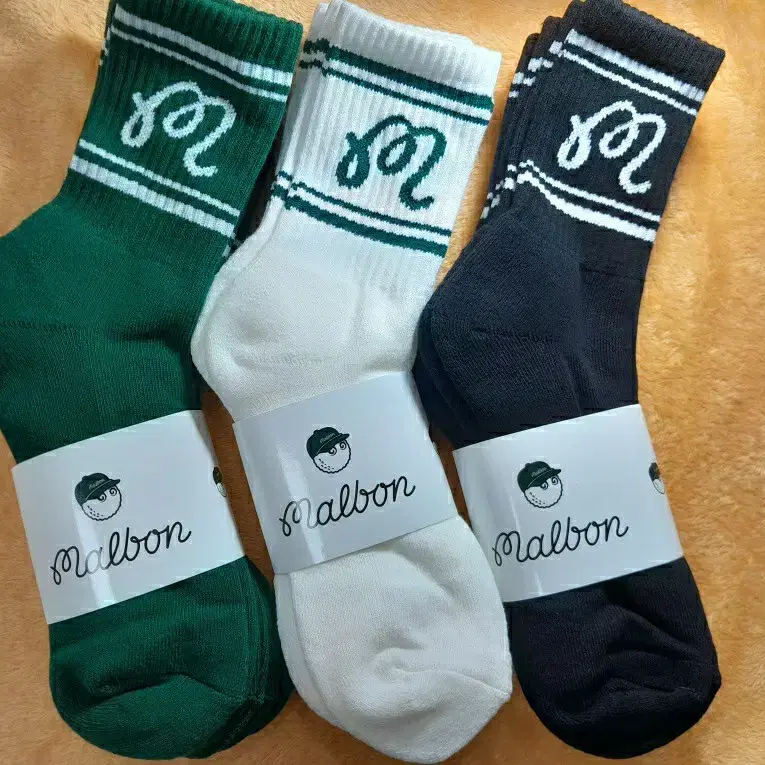 【MALBON GOLF】 Malbon Vertical Logo Crew Socks /追跡付 Malbon Golf Coastal Socks Seagrass | TRENDYGOLF UK