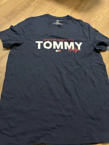새상품 타미힐피거 TOMMY 반팔 티셔츠 사이즈 S