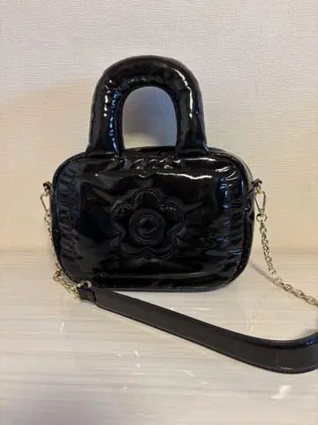 새상품급 MARY QUANT 글로스 데이지 2way 블랙 숄더백