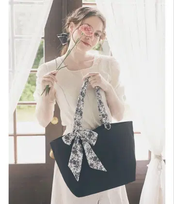 메종 드 플뢰르 플라워 프린트 리본 토트백 블랙 검정